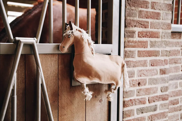 KENTUCKY HORSE STABLE TOY